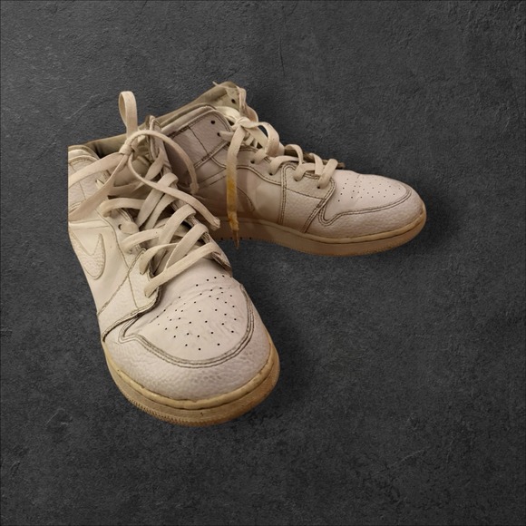 Nike Air Jordan 1 Mid Shoes Youth Size 7Y Leather Triple White GS 554725-104 - Picture 3 of 8